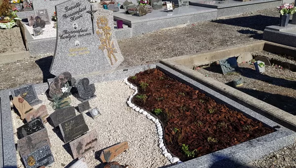 Restauration de tombe ancienne, Sépulture en pleine terre.